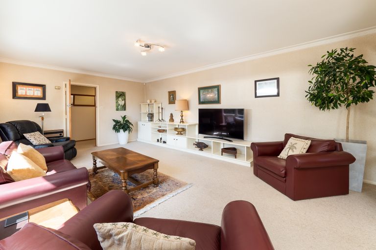Photo of property in 18 Ilfracombe Place, Burnside, Christchurch, 8053
