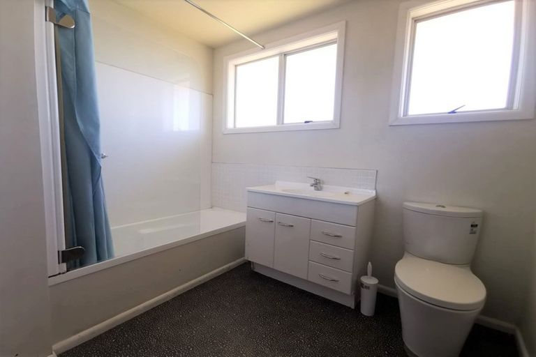 Photo of property in 35 Delaware Crescent, Russley, Christchurch, 8042