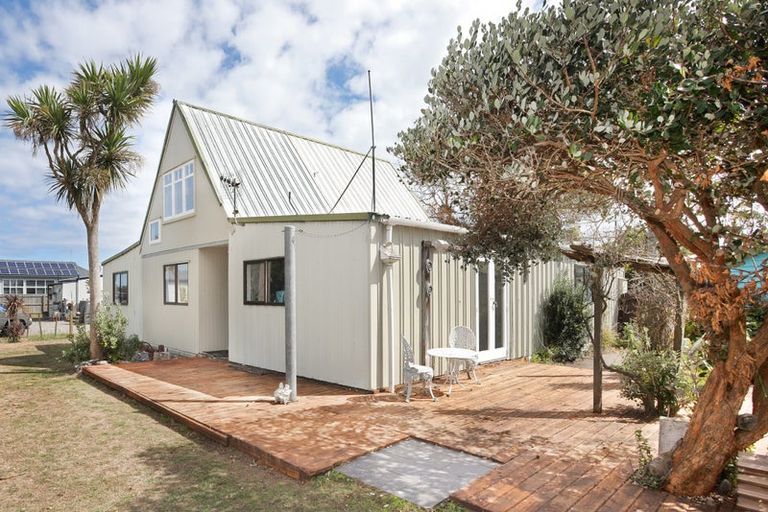 Photo of property in 15 Punga Street, Tangimoana, 4822