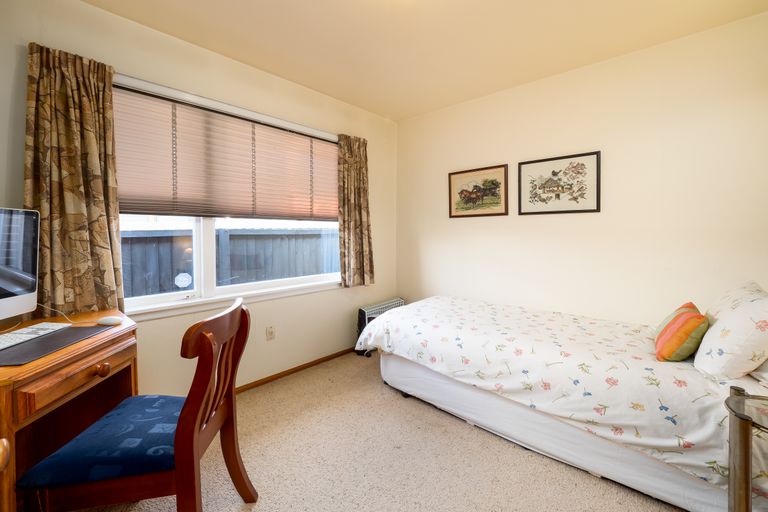 Photo of property in 18 Ilfracombe Place, Burnside, Christchurch, 8053