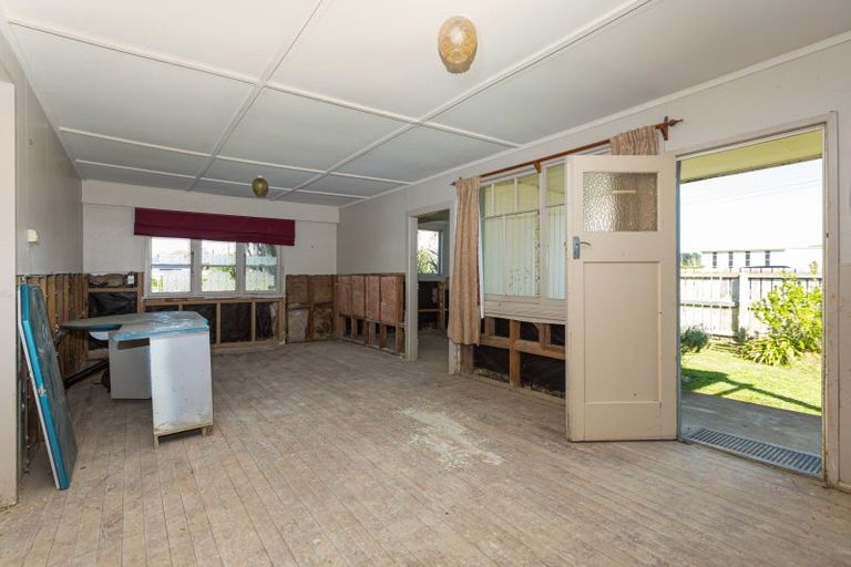 Photo of property in 15 Keppel Street, Porangahau, 4291