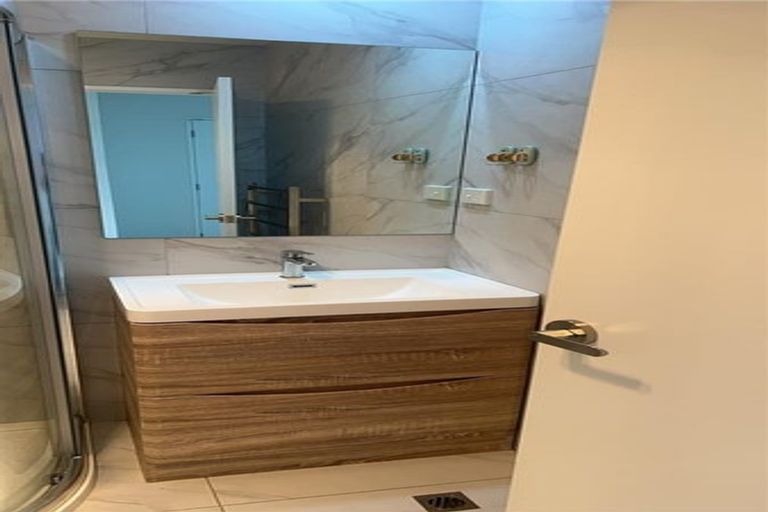 Photo of property in 5/6 Kereru Street, Henderson, Auckland, 0612