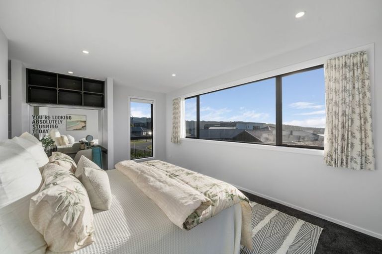 Photo of property in 2b Kaiaho Close, Aotea, Porirua, 5024