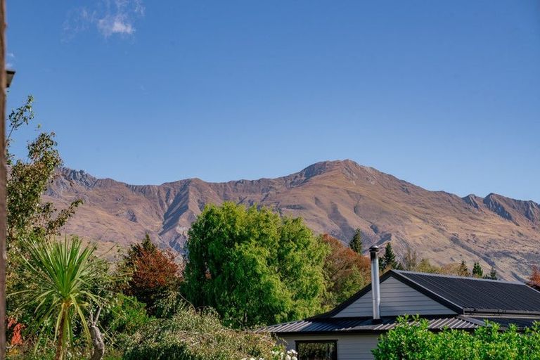 Photo of property in 8 Ragan Lane, Wanaka, 9305