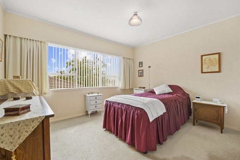 Photo of property in 2/82 Newhaven Terrace, Mairangi Bay, Auckland, 0630