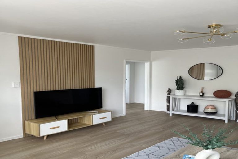 Photo of property in 2/134 Edmonton Road, Te Atatu South, Auckland, 0610