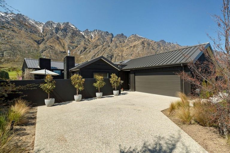 Photo of property in 10 Pendeen Crescent, Jacks Point, Queenstown, 9371
