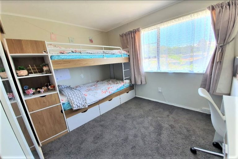 Photo of property in 21 Mcenroe Grove, Naenae, Lower Hutt, 5011