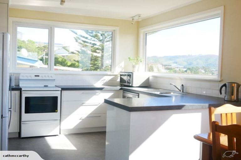 Photo of property in 23 Carluke Street, Paparangi, Wellington, 6037