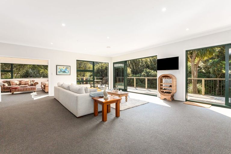 Photo of property in 1142 Paekakariki Hill Road, Paekakariki Hill, Porirua, 5381