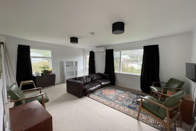 Photo of property in 6/139 Queens Drive, Lyall Bay, Wellington, 6022