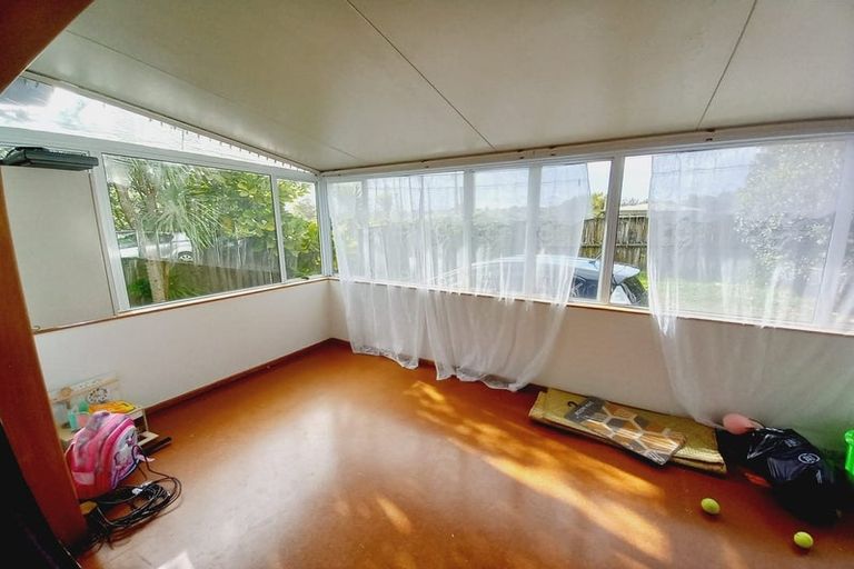 Photo of property in 137 Seabrook Avenue, New Lynn, Auckland, 0600