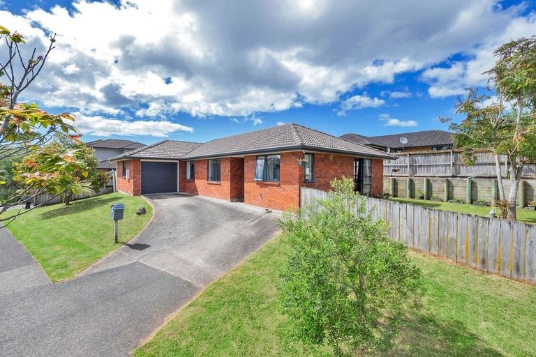 Photo of property in 20 Misty Valley Drive, Henderson, Auckland, 0612