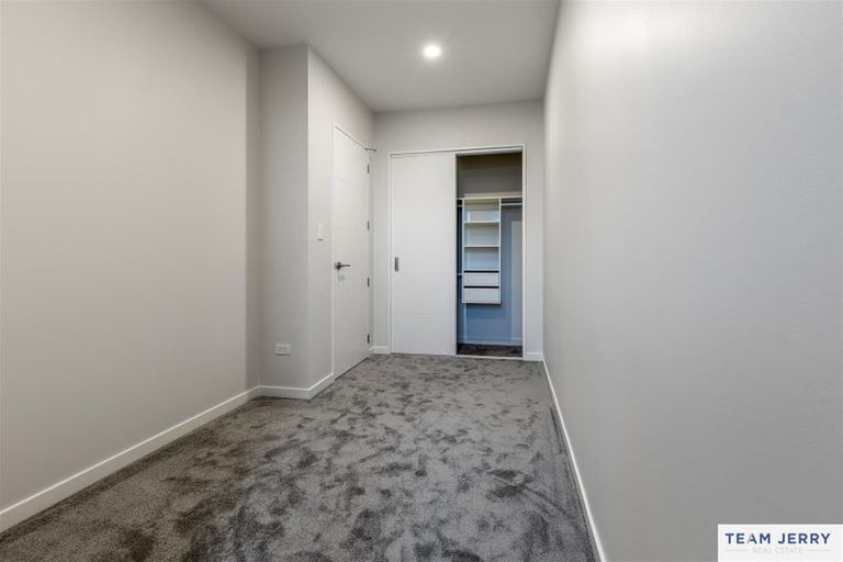 Photo of property in 31 Kuaha Road, Massey, Auckland, 0614