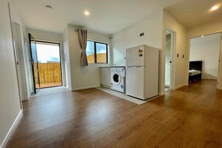 Photo of property in 1 Lawson Creek Street, Massey, Auckland, 0614