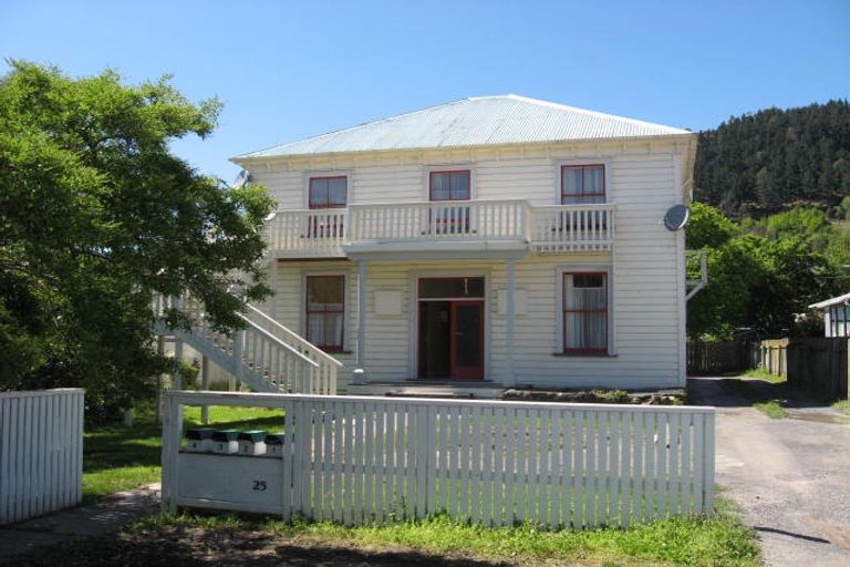 Photo of property in 25 Waimea Road, Nelson South, Nelson, 7010