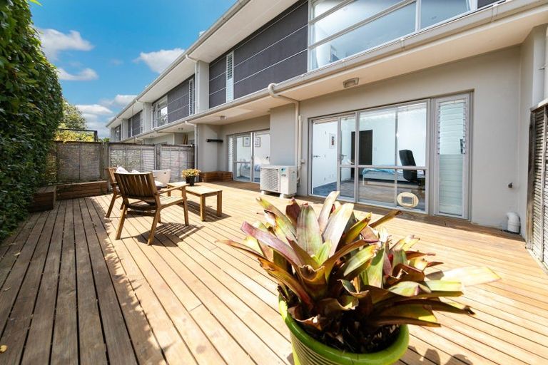 Photo of property in 9/49 Browns Road, Browns Bay, Auckland, 0630