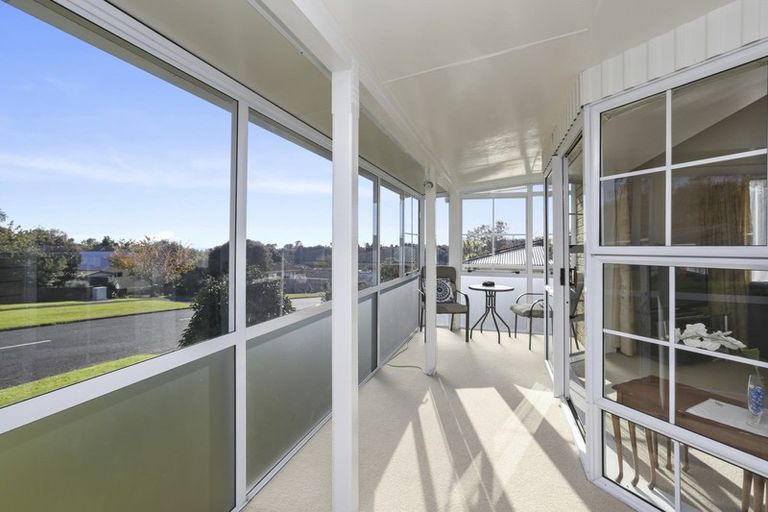 Photo of property in 28 Riversdale Drive, Merrilands, New Plymouth, 4312