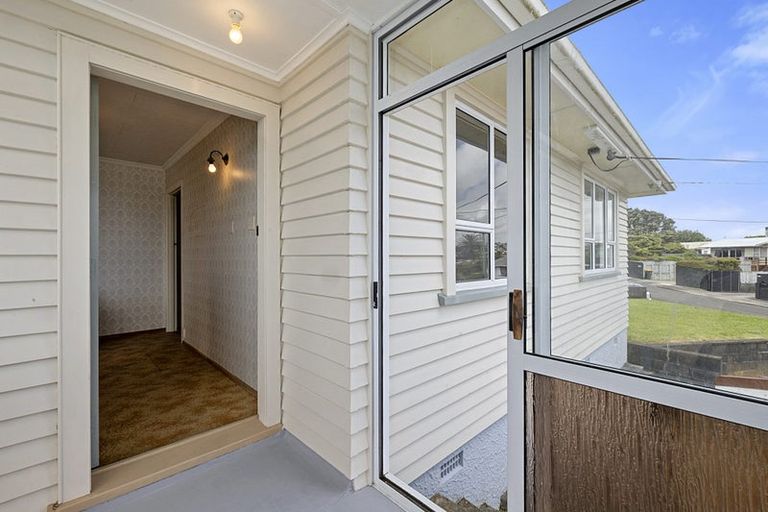 Photo of property in 31 Simons Street, Moturoa, New Plymouth, 4310