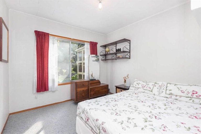 Photo of property in 94 Crawford Avenue, Mangere Bridge, Auckland, 2022