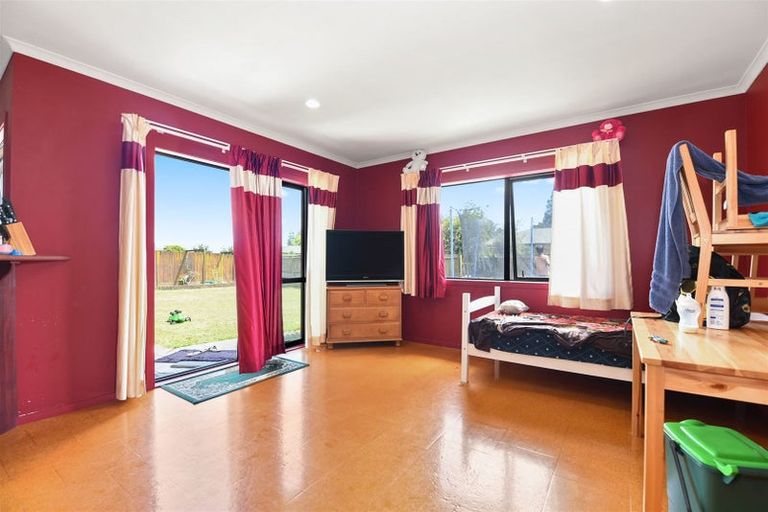 Photo of property in 1 Corsair Place, Melville, Hamilton, 3206