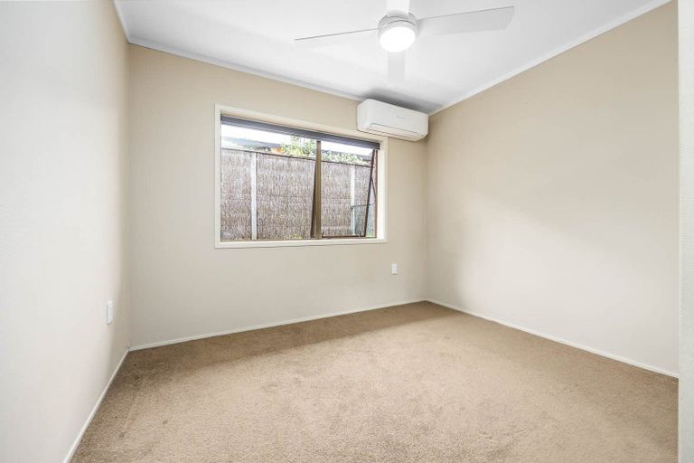 Photo of property in 9a Pendene Place, Forrest Hill, Auckland, 0620