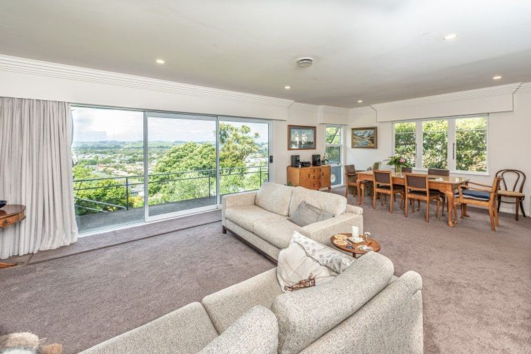 Photo of property in 10 Great North Road, Saint Johns Hill, Whanganui, 4500