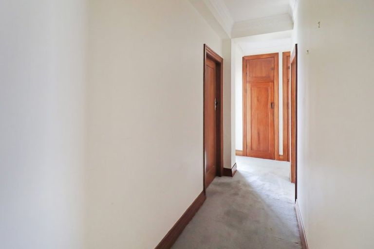 Photo of property in Sunhaven Flats, 262 Oriental Parade, Oriental Bay, Wellington, 6011