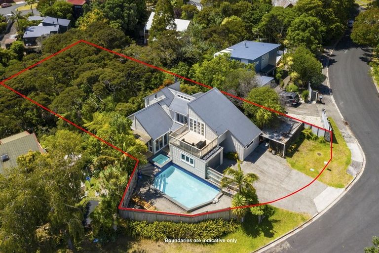 Photo of property in 8 Eucalyptus Place, Beach Haven, Auckland, 0626