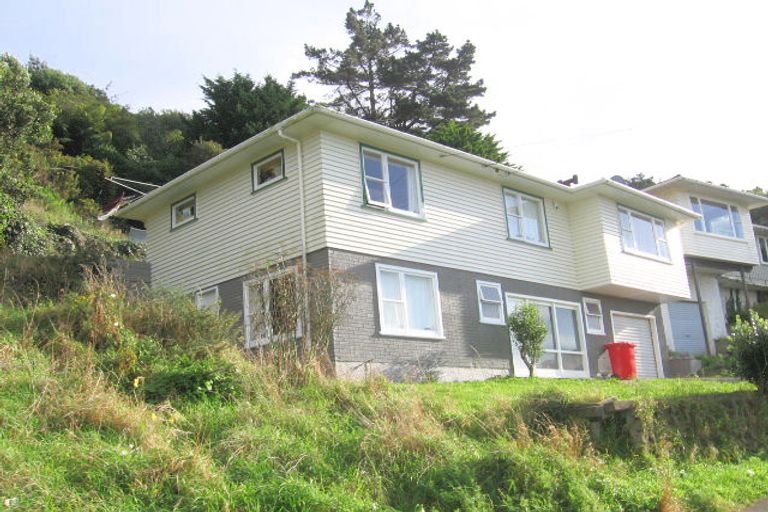 Photo of property in 35 Franklyn Road, Tawa, Wellington, 5028