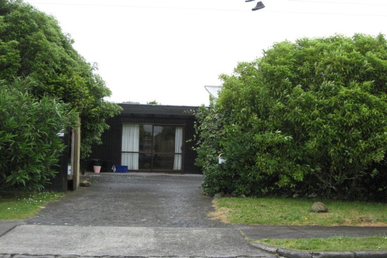 Photo of property in 22 Young Crescent, Drury, 2113