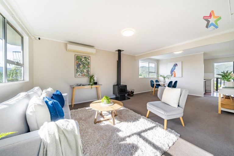 Photo of property in 127 Holborn Drive, Stokes Valley, Lower Hutt, 5019