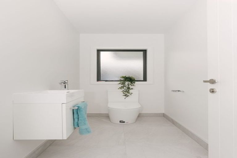 Photo of property in 32 Atlantic Drive, Fitzherbert, Palmerston North, 4410