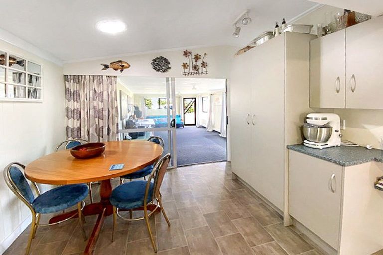 Photo of property in 15 Mack Street, Foxton Beach, Foxton, 4815