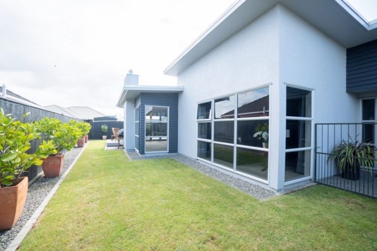 Photo of property in 81 Pacific Drive, Fitzherbert, Palmerston North, 4410
