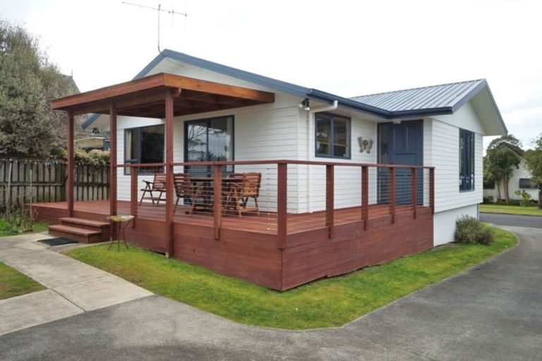 Photo of property in 33 Shearwater Street, One Tree Point, 0118