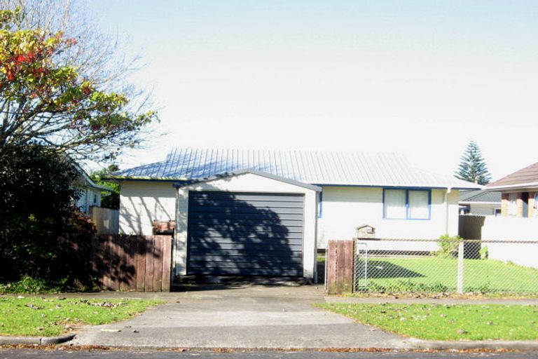 Photo of property in 1 Kent Road, Manurewa, Auckland, 2102