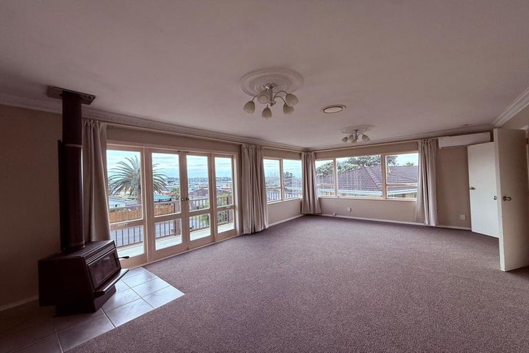 Photo of property in 28 Velma Road, Hillcrest, Auckland, 0627