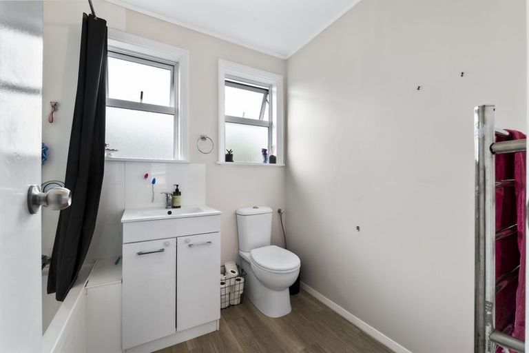 Photo of property in 1/324 Carrington Street, Vogeltown, New Plymouth, 4310