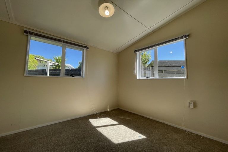Photo of property in 5 Newton Place, Westbrook, Palmerston North, 4412