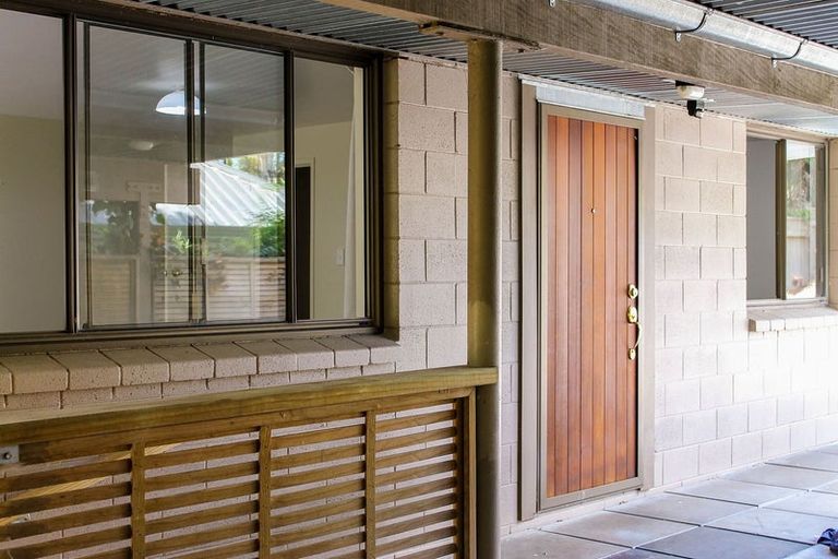 Photo of property in 17 Busby Hill, Havelock North, 4130