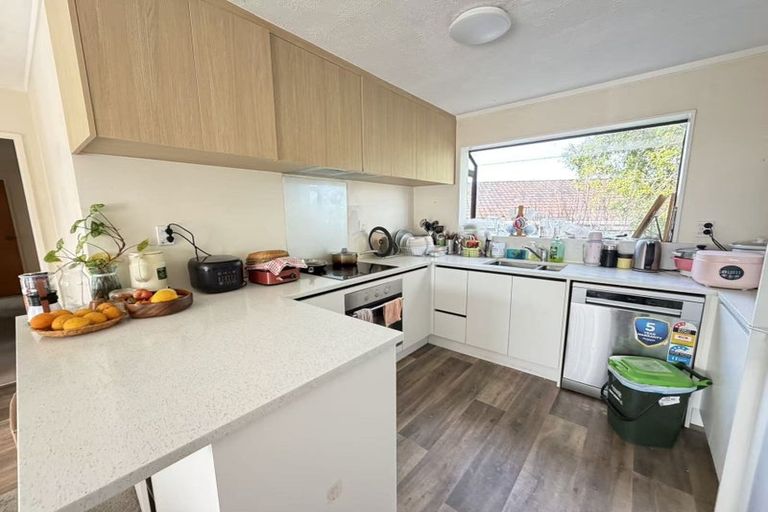 Photo of property in 50 Aviemore Drive, Highland Park, Auckland, 2010