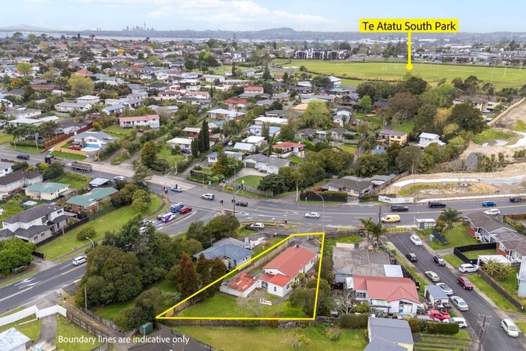 Photo of property in 114 Edmonton Road, Henderson, Auckland, 0612