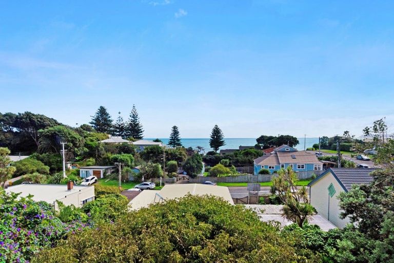 Photo of property in 17 Beach Road, Paekakariki, 5034