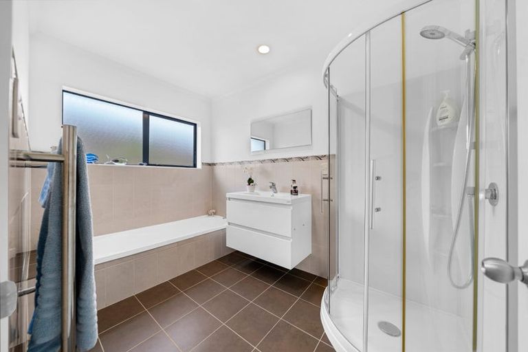 Photo of property in 15 Summerland Drive, Henderson, Auckland, 0612
