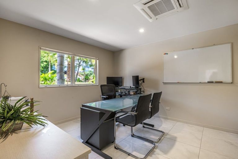 Photo of property in 29 Schopolo Place, Schnapper Rock, Auckland, 0632
