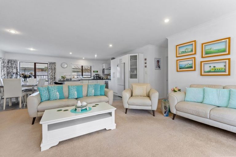 Photo of property in 19 Raabia Close, Parakai, 0830