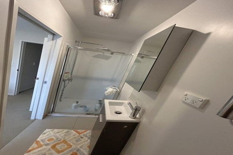 Photo of property in 33/11 Ray Small Drive, Papakura, 2110