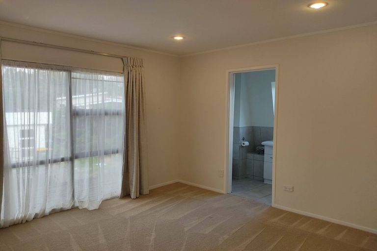 Photo of property in 10 Emory Drive, Conifer Grove, Takanini, 2112