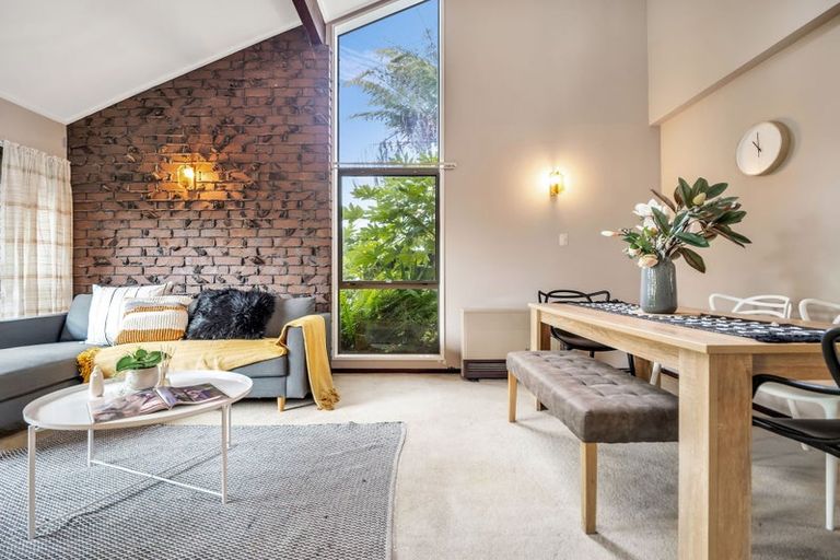 Photo of property in 9 Wilfred Street, St Andrews, Hamilton, 3200